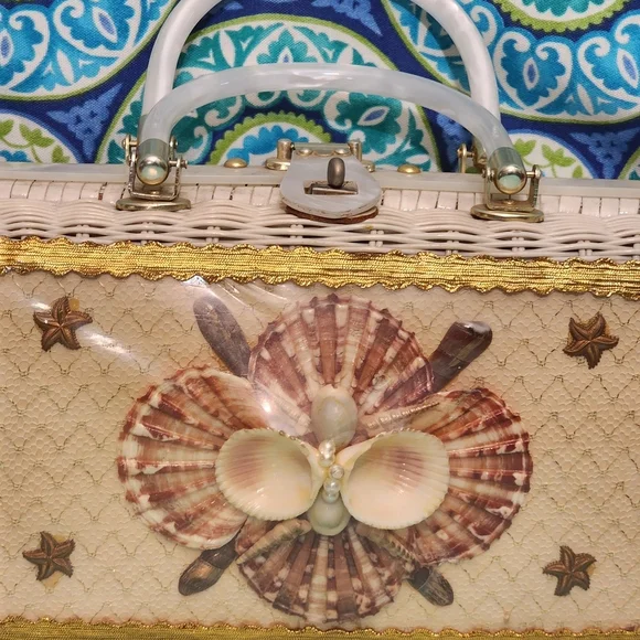 Vintage Princess Charming by Atlas Seashell Wicker Lucite Handle Purse 1950s/60s - Picture 7 of 15